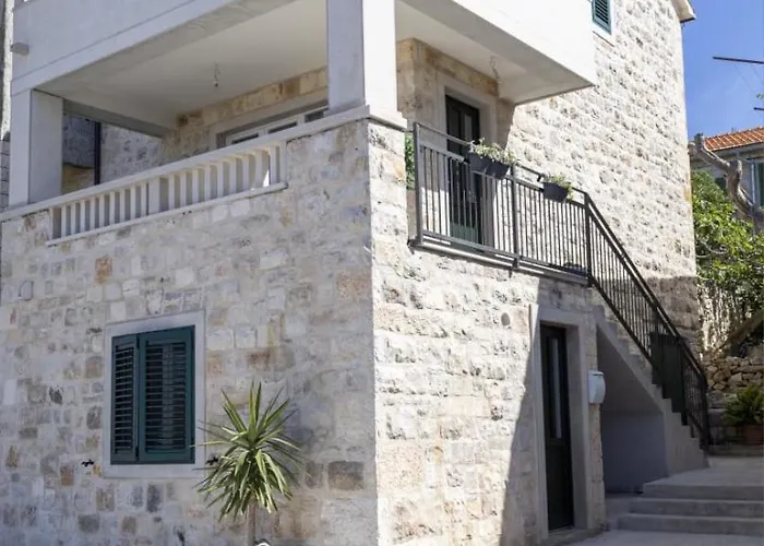 بيت للعطل House Mila